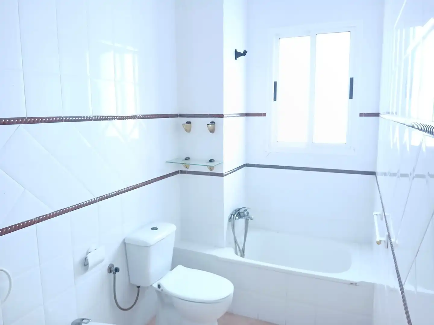 Bathroom of Flat for sale in La Rinconada  with Balcony