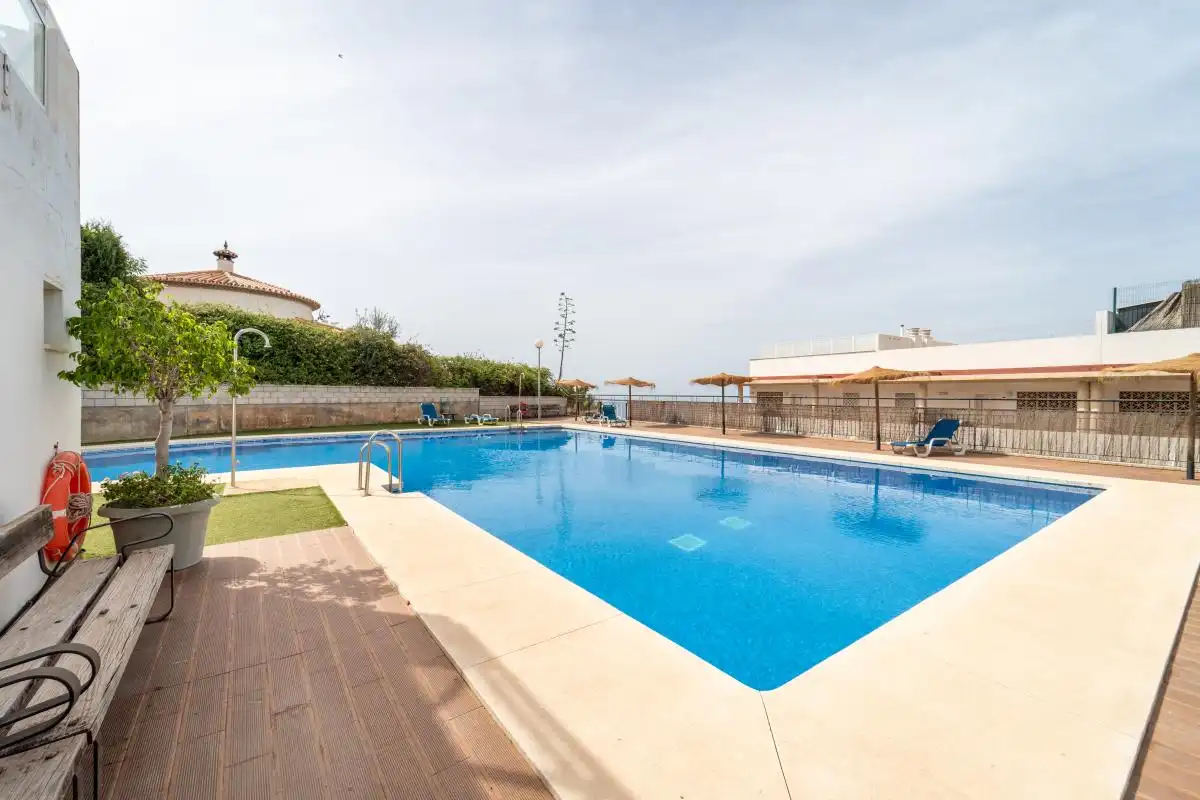 Piscina de Dúplex en venta en Rincón de la Victoria con Aire acondicionado, Calefacción y Jardín privado