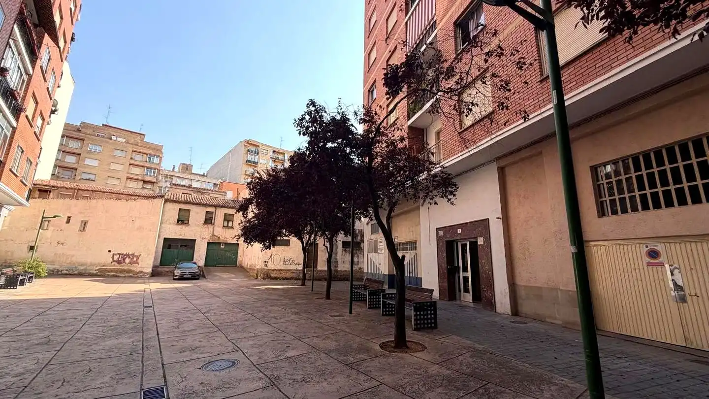 Vista exterior de Piso en venta en  Logroño con Calefacción, Terraza y Amueblado