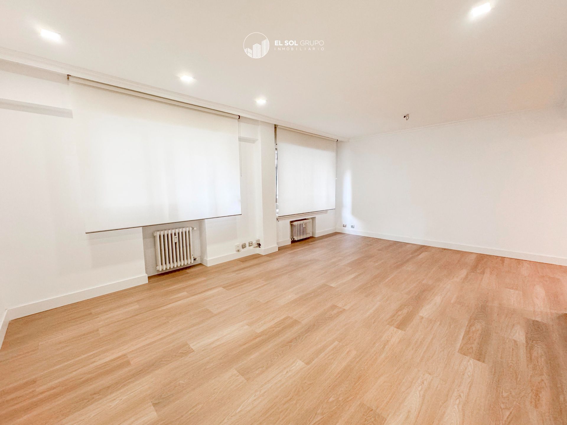 Living room of Flat for sale in Gijón   with Heating and Parquet flooring