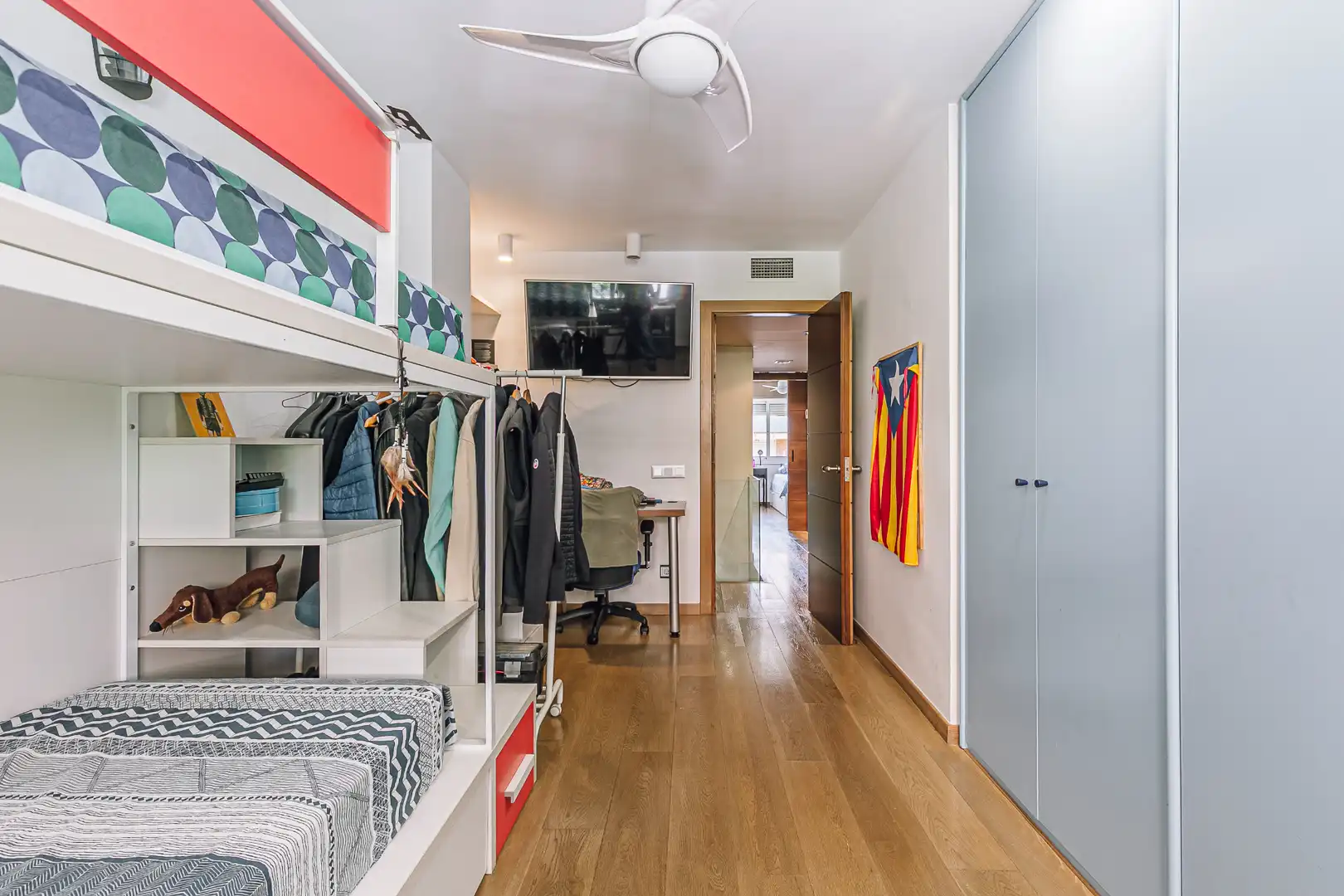 Habitación de Dúplex en venta en Sant Feliu de Llobregat con Aire acondicionado, Terraza y Piscina comunitaria