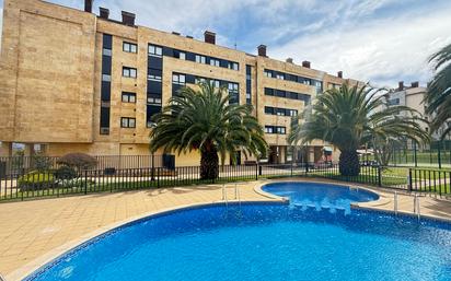 Piscina de Pis en venda en Gijón  amb Calefacció, Parquet i Traster