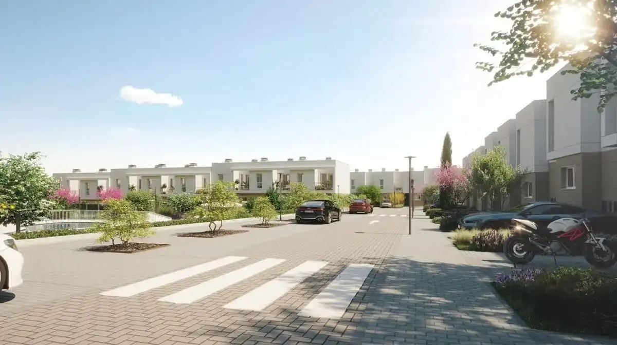 Vista exterior de Casa adosada en venda en Guillena amb Jardí privat, Terrassa i Piscina comunitària