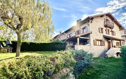 Vista exterior de Casa o xalet en venda en Bellver de Cerdanya amb Jardí privat, Traster i Moblat