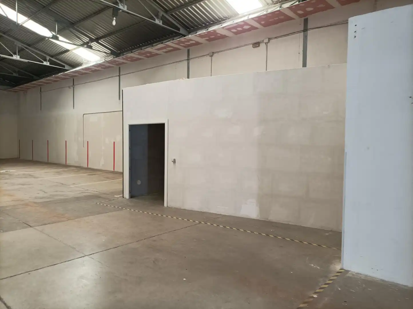 Fabrikhallen zur Miete in Calle Huelma, Renfe - Bulevar 1ª y 2ª Fase