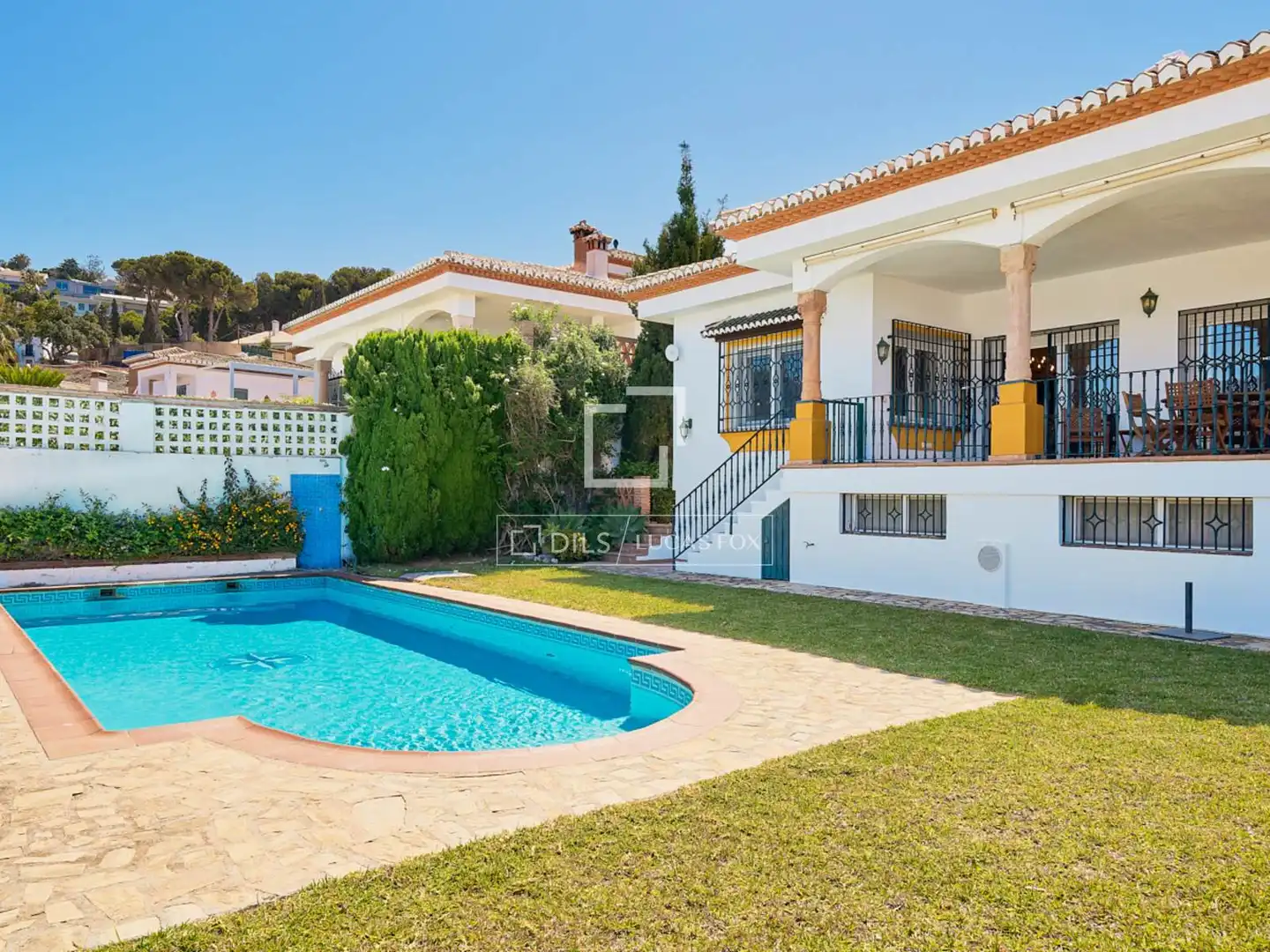 Vista exterior de Casa o xalet en venda en Almuñécar amb Aire condicionat, Calefacció i Jardí privat