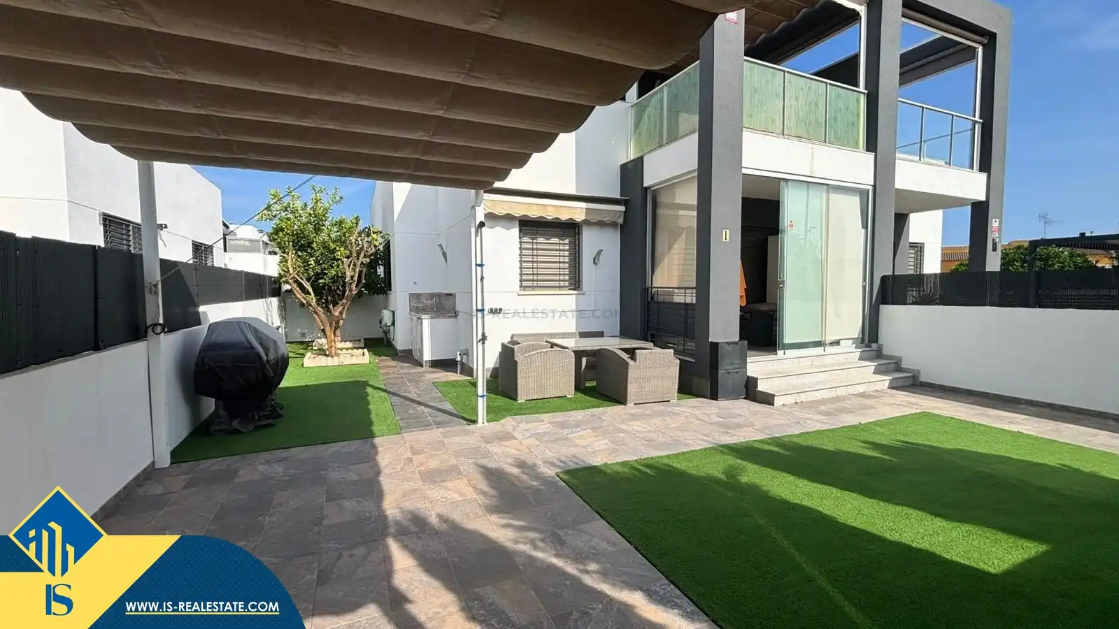 Casa amb piscina en venda a Nueva Torrevieja - Aguas Nuevas