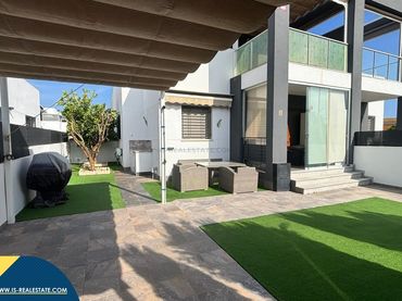 Casa amb piscina en venda a Nueva Torrevieja - Aguas Nuevas
