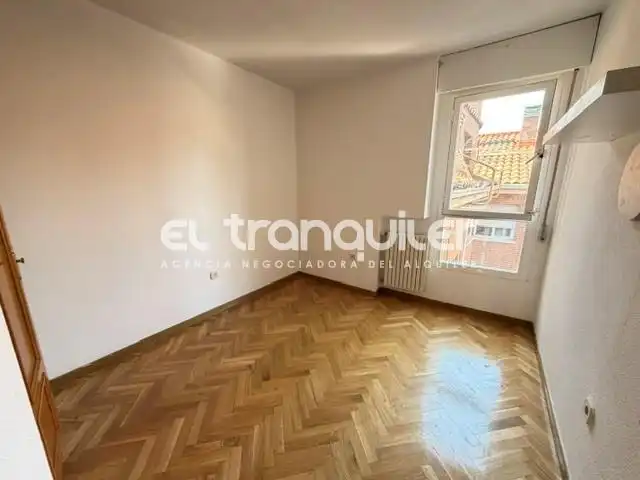 Dormitori de Dúplex de lloguer en San Sebastián de los Reyes amb Parquet