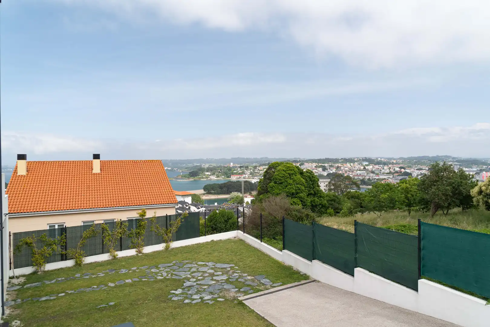 Terraza de Casa o chalet en venta en A Coruña Capital  con Calefacción y Jardín privado