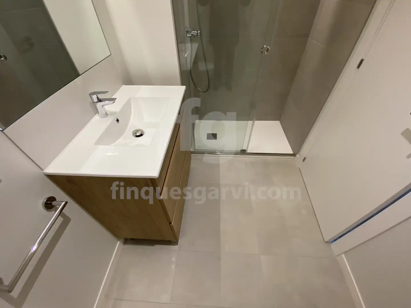 Baño de Piso de alquiler en Mataró con Aire acondicionado, Calefacción y Terraza