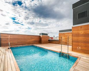 Swimming pool of Flat for sale in  Barcelona Capital  with Air Conditioner, Private garden and Parquet flooring