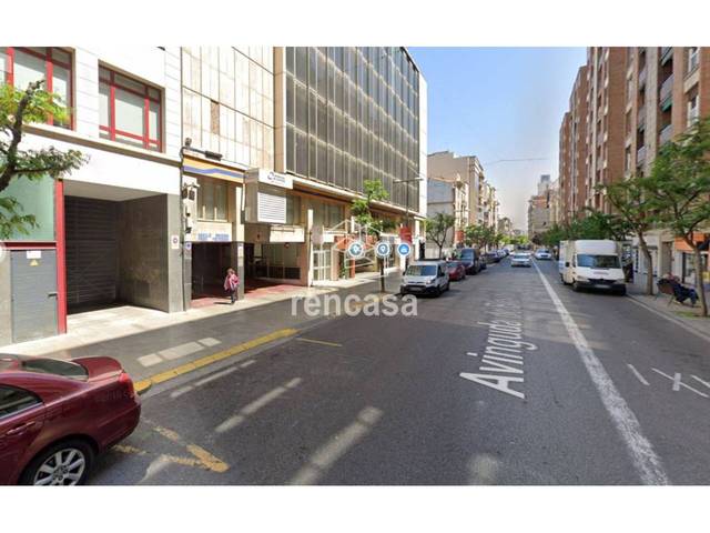 Garaje en Alquiler en Avenida Blondel en Centre Històric