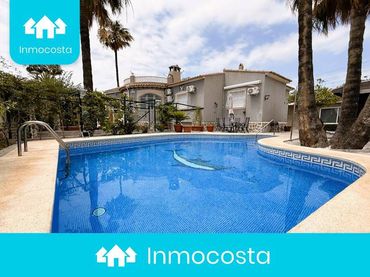 Detached house with pool for sale in Sipres