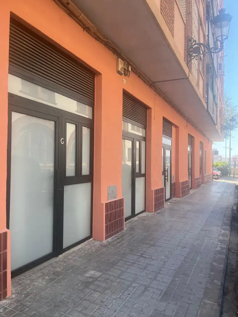 Exterior view of Apartments for sale in Valencia  with Air Conditioner and Furnished