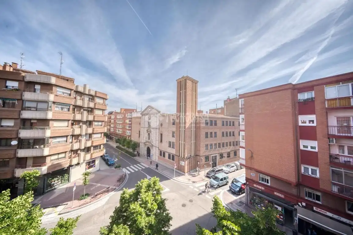 Vista exterior de Piso en venta en Valladolid con Calefacción, Parquet y Terraza