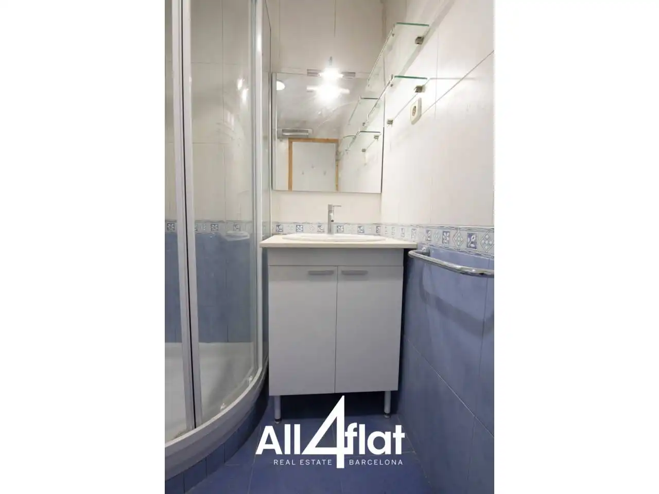 Baño de Piso de alquiler en Barcelona con Calefacción, Amueblado y Balcón