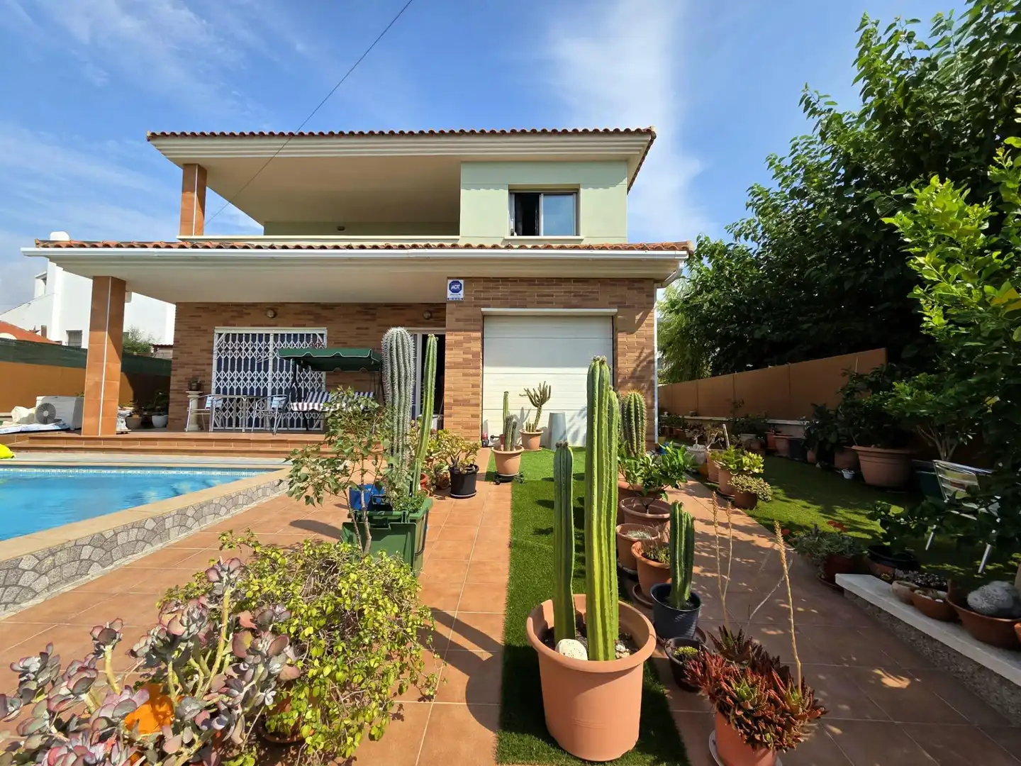 Exterior view of Houses for sale in Cunit  with Community pool