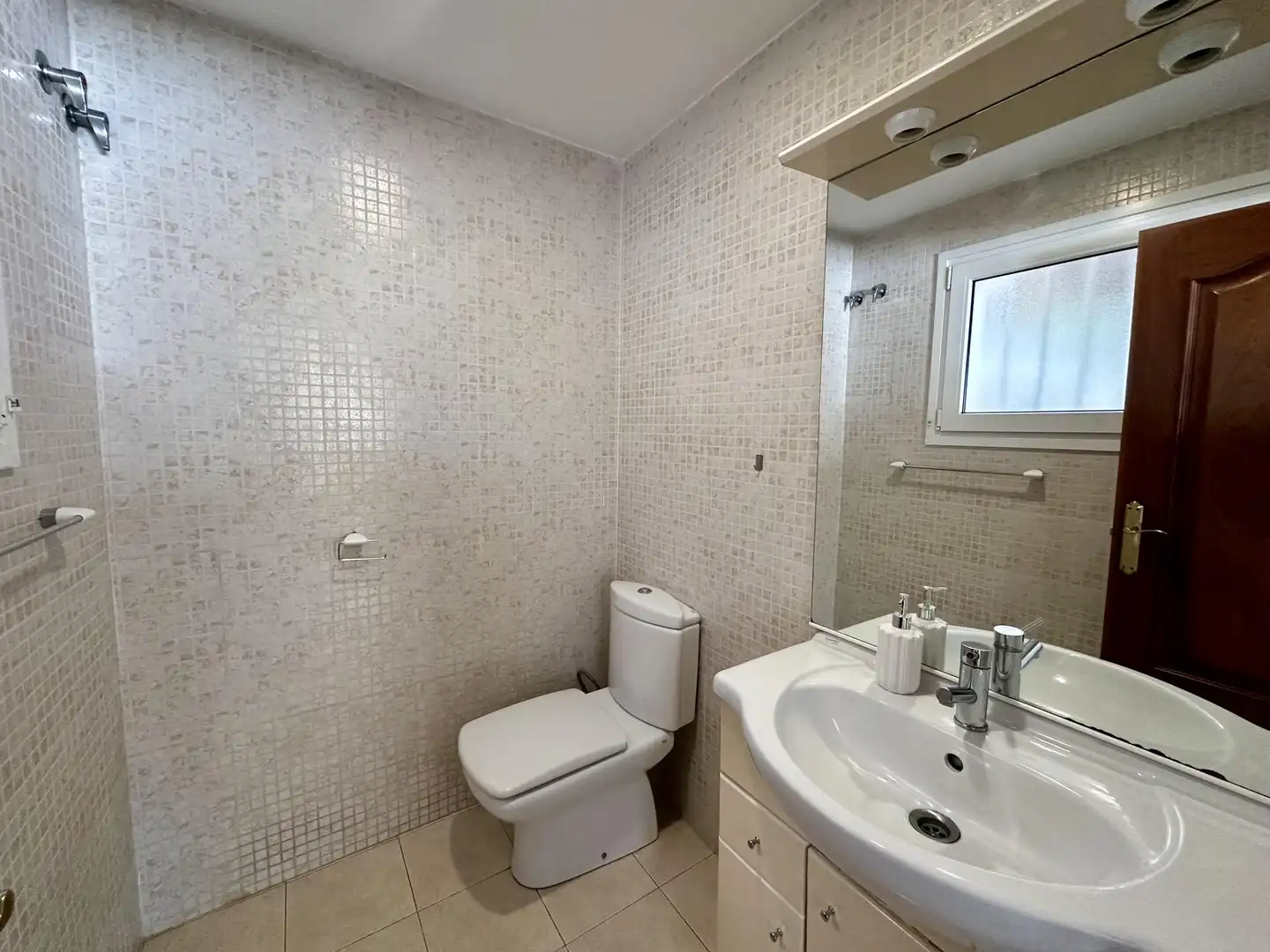 Detached house with pool for sale in 43 Avenida de las Palmas, imagen 5