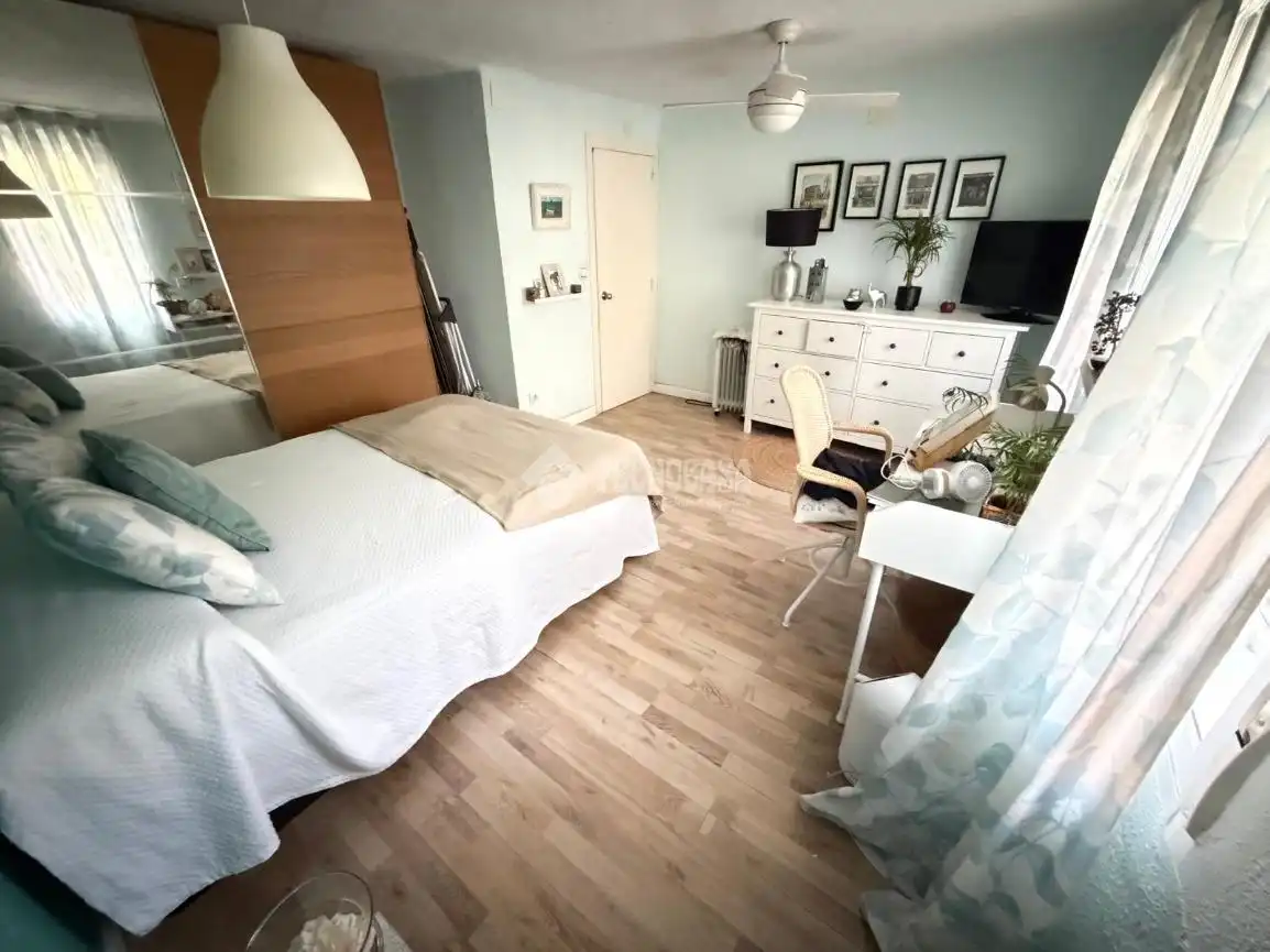 Bedroom of Flat for sale in Madrid  with Air Conditioner and Heating