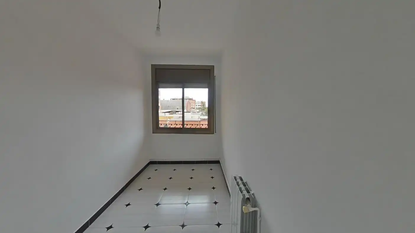 Bedroom of Flat for sale in Barberà del Vallès