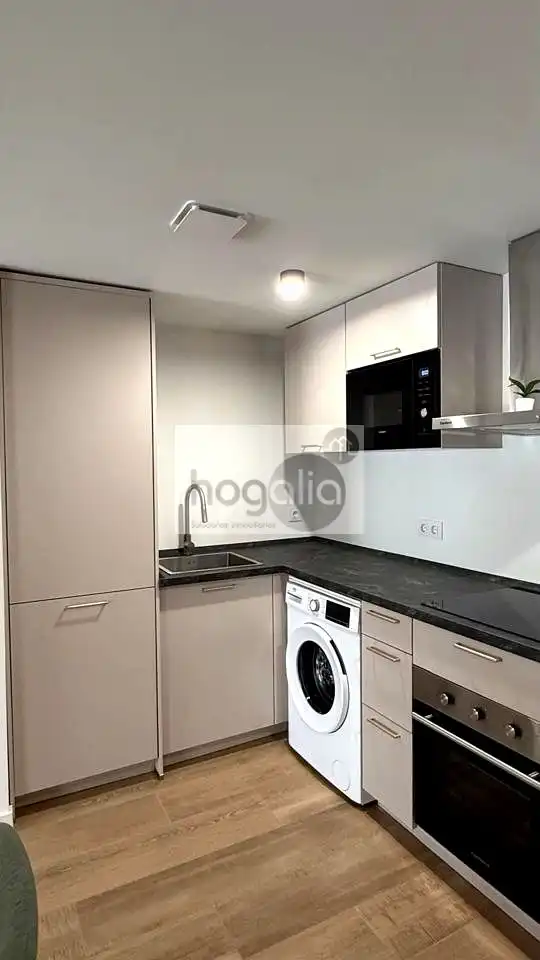 Cocina de Planta baja de alquiler en Sevilla con Aire acondicionado, Trastero y Piscina