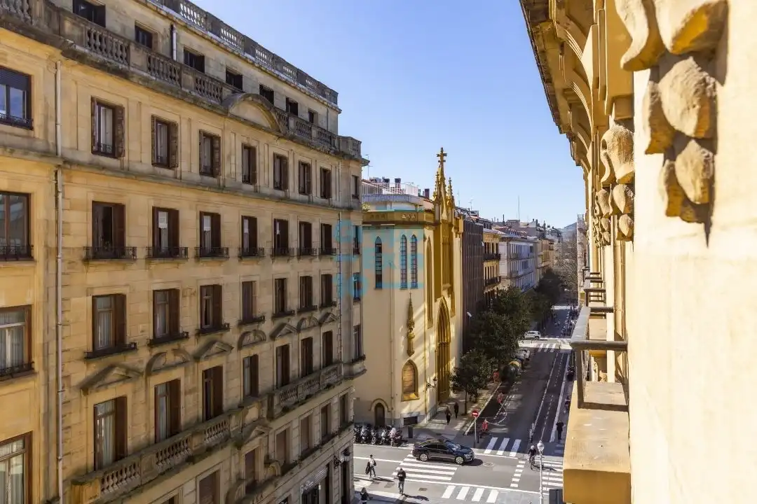Vista exterior de Piso de alquiler en Donostia - San Sebastián  con Balcón