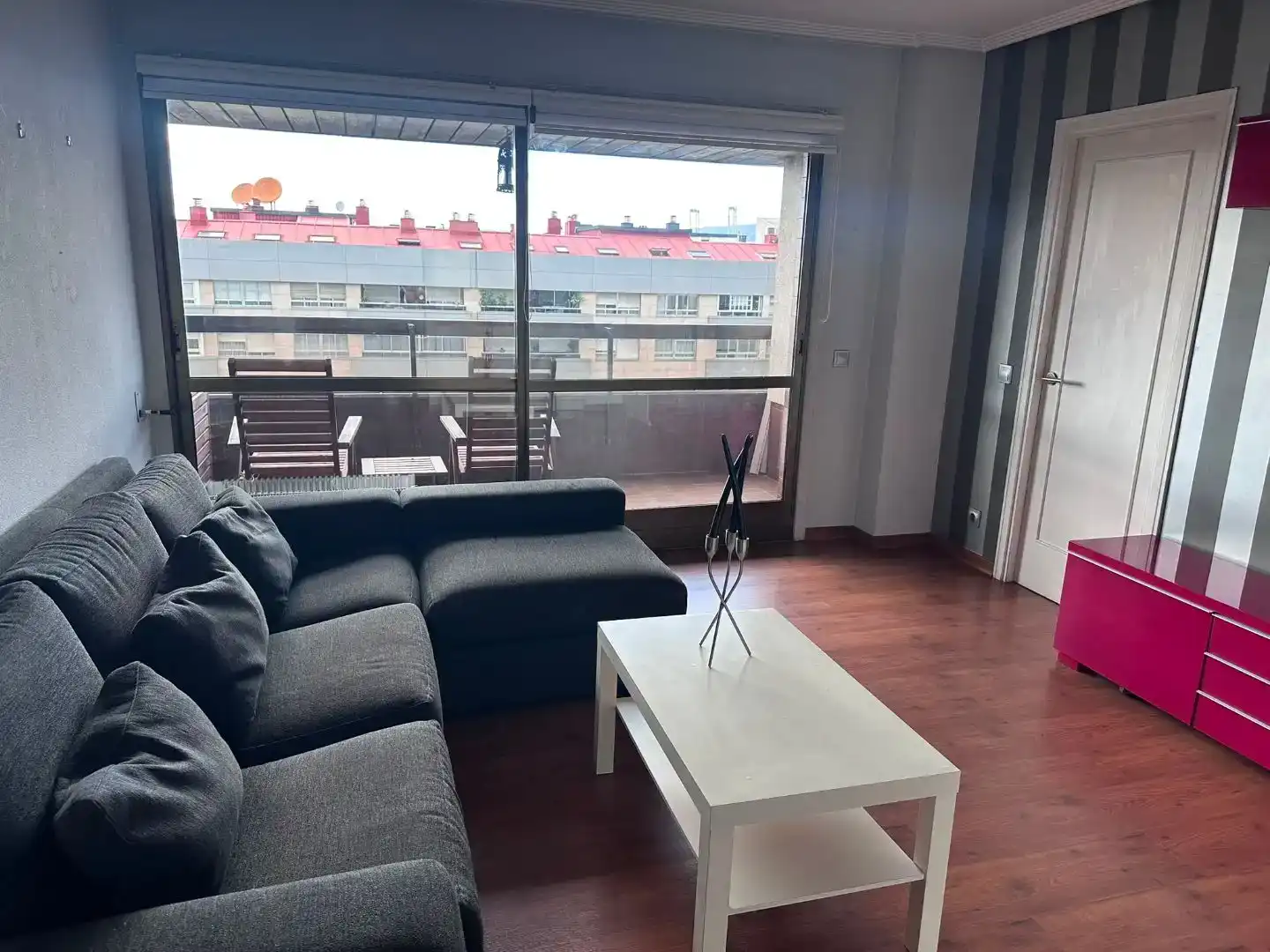 Sala d'estar de Apartament en venda en Vigo  amb Jardí privat, Parquet i Traster