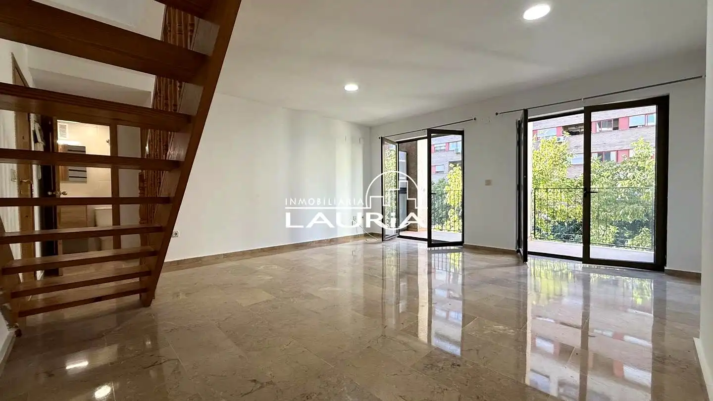 Maisonette zur Miete in Avinguda de l'Institut Obrer de València, Ciutat de les Ciències i de les Arts - Justicia