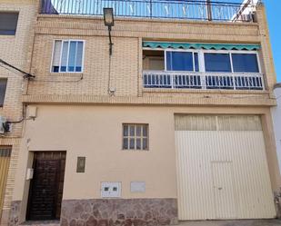 Vista exterior de Casa o xalet en venda en Épila amb Calefacció, Jardí privat i Terrassa
