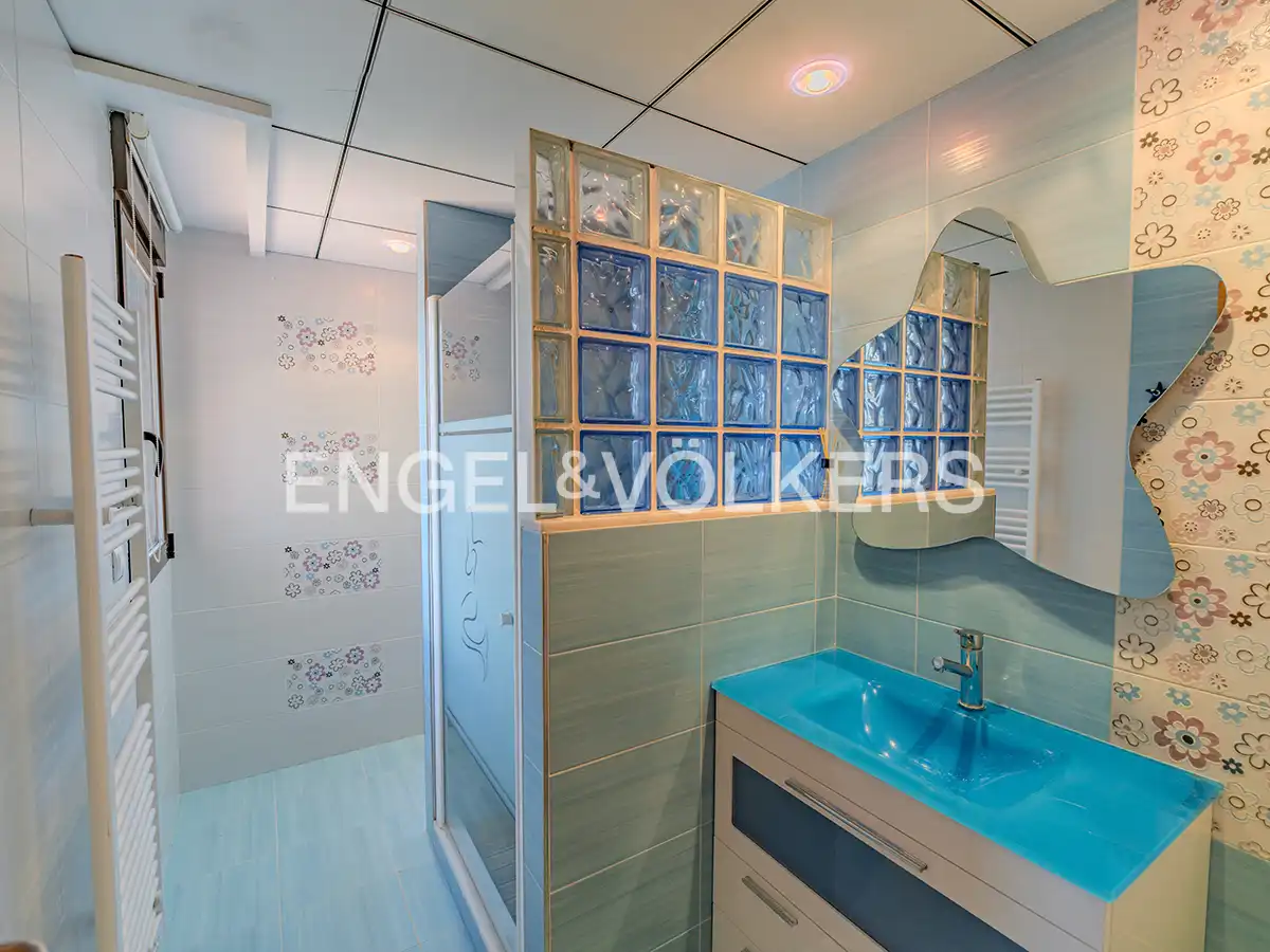 Baño de Casa o chalet en venta en El Campello con Aire acondicionado, Calefacción y Jardín privado