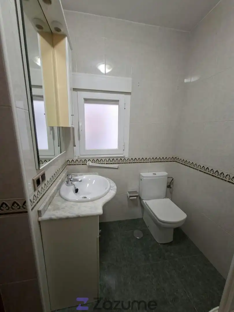 Bathroom of Flat for rent in Ponferrada  with Heating, Parquet flooring and Furnished