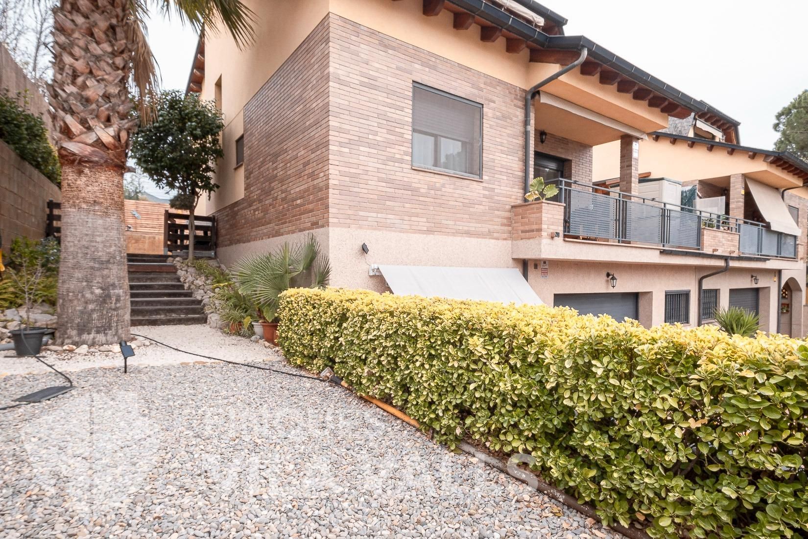 Vista exterior de Casa o xalet en venda en Palau-solità i Plegamans amb Aire condicionat, Calefacció i Jardí privat