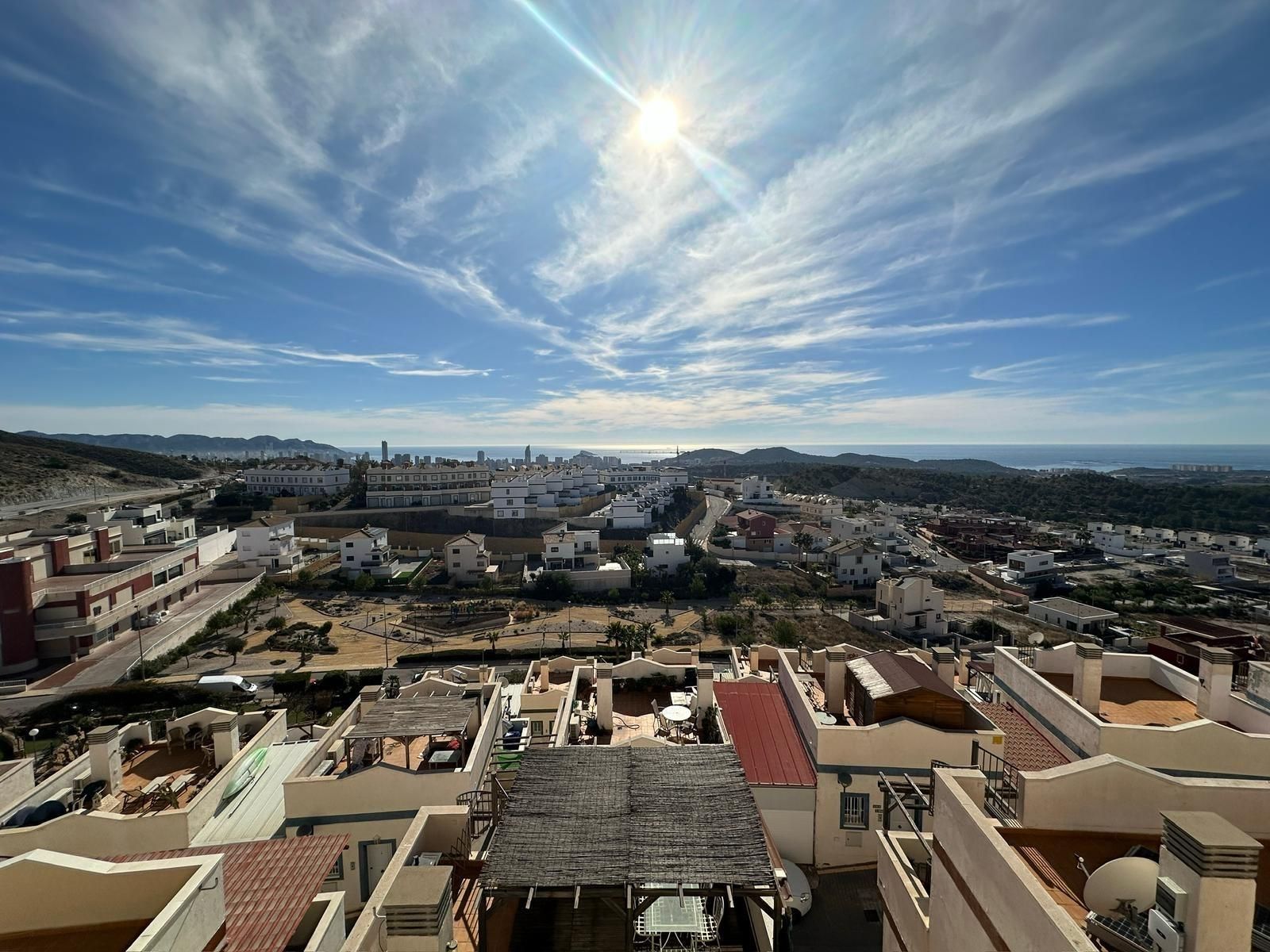 Vista exterior de Casa adosada en venda en Finestrat amb Aire condicionat, Calefacció i Jardí privat