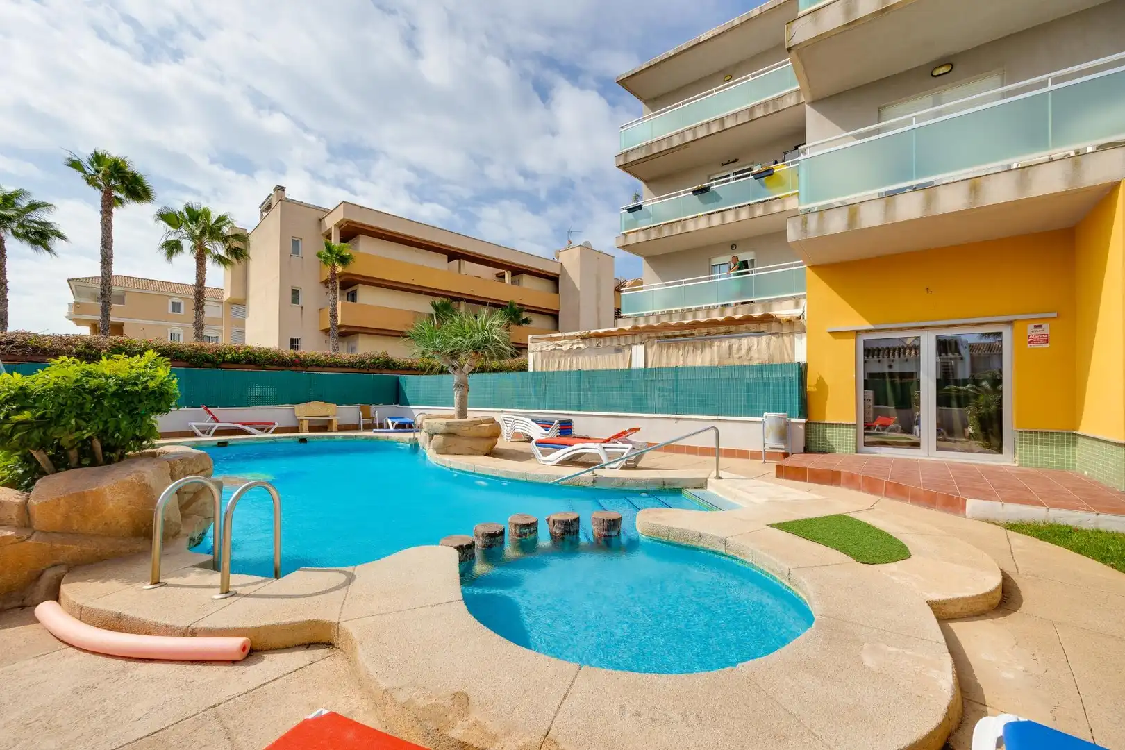 Piscina de Piso en venta en Orihuela con Aire acondicionado, Amueblado y Piscina comunitaria