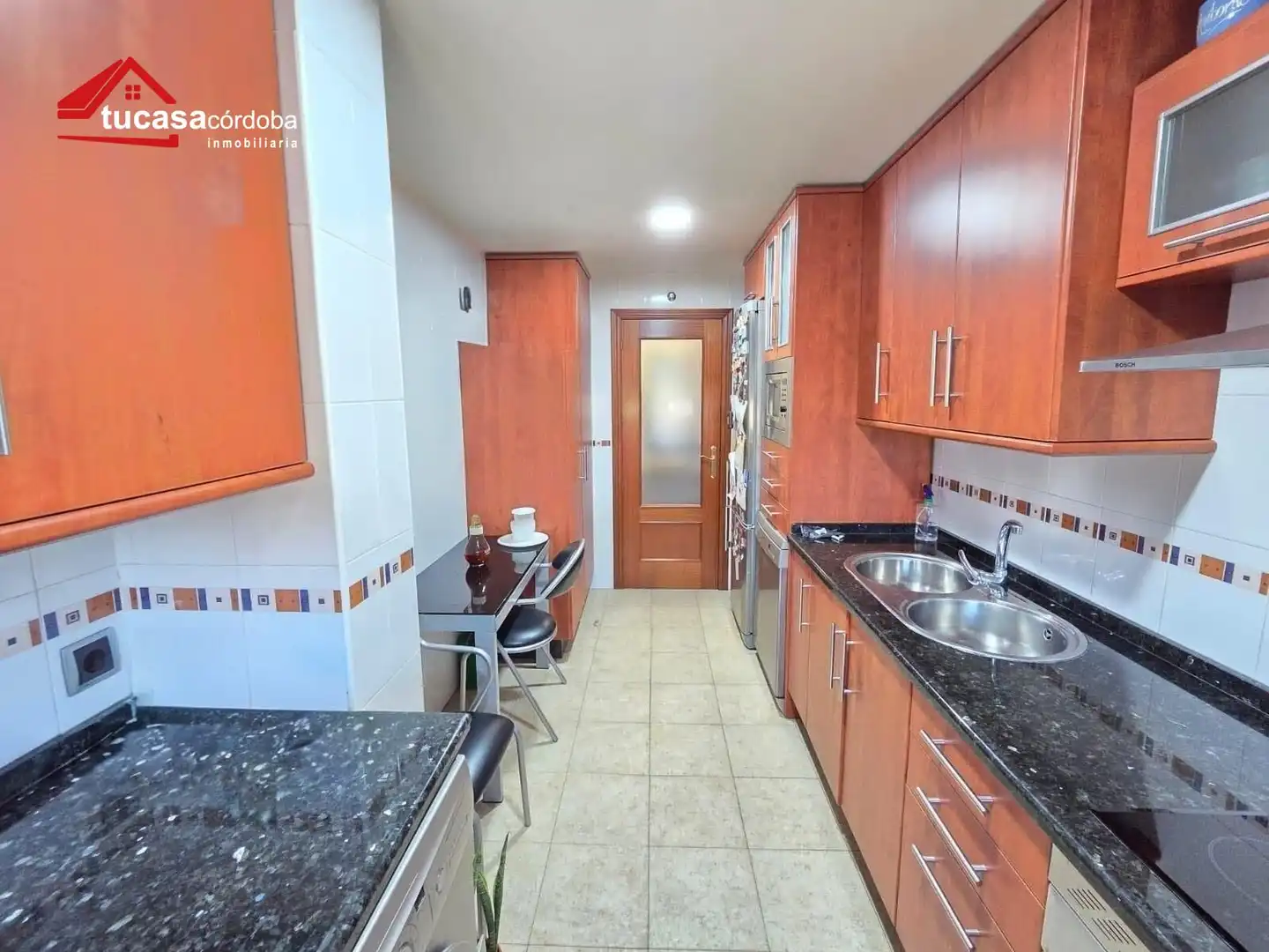 Küche von Wohnung zum Verkauf in Córdoba mit Klimaanlage und Abstellraum