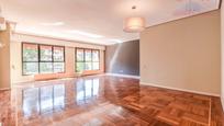 Living room of Flat to rent in  Madrid Capital  with Air Conditioner, Heating and Parquet flooring