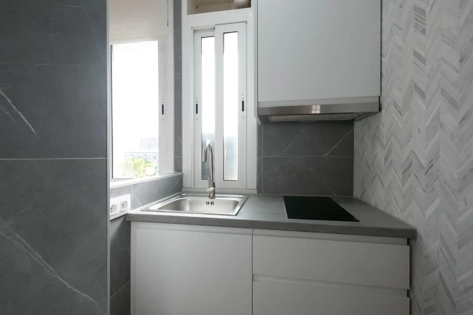 Kitchen of Flat for sale in L'Hospitalet de Llobregat  with Air Conditioner, Heating and Parquet flooring