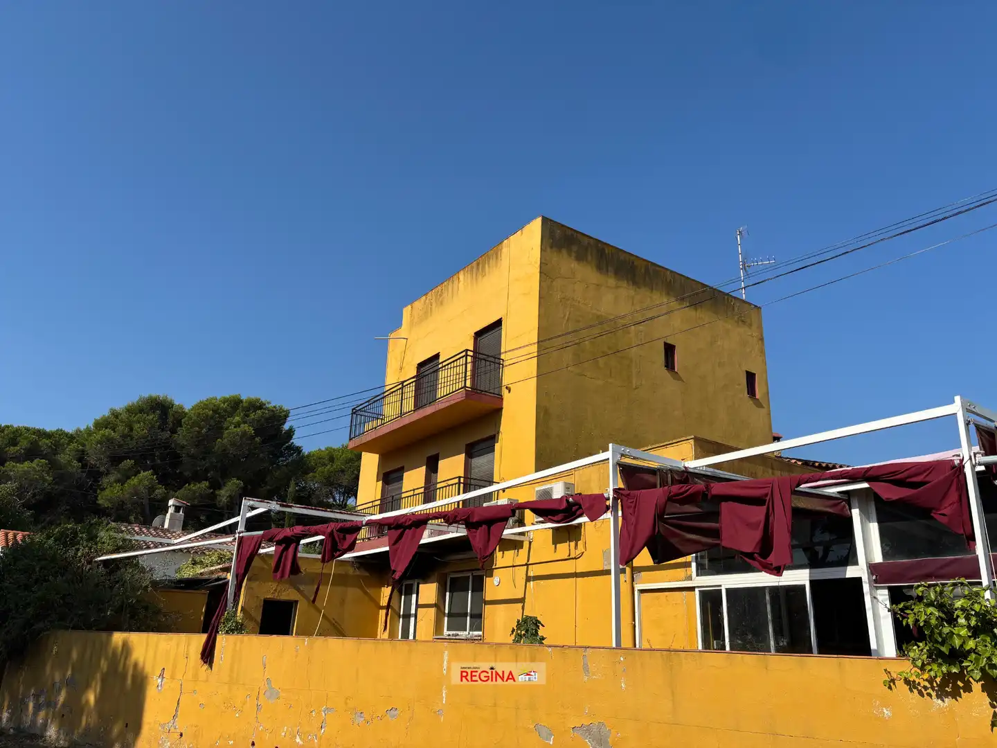 Vista exterior de Edificio en venta en L'Escala con Alarma