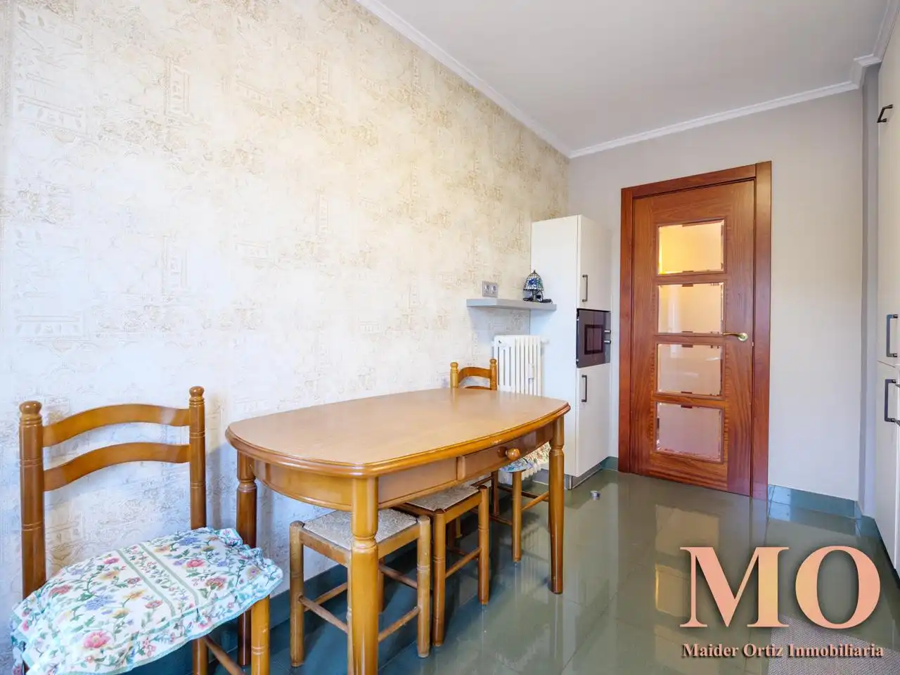 Comedor de Piso en venta en Arrasate / Mondragón con Calefacción, Terraza y Trastero