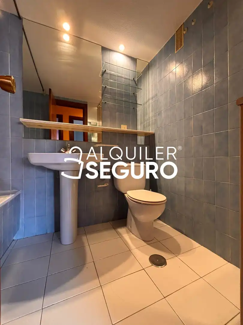 Bathroom of Flat for rent in Madrid  with Heating and Terrace
