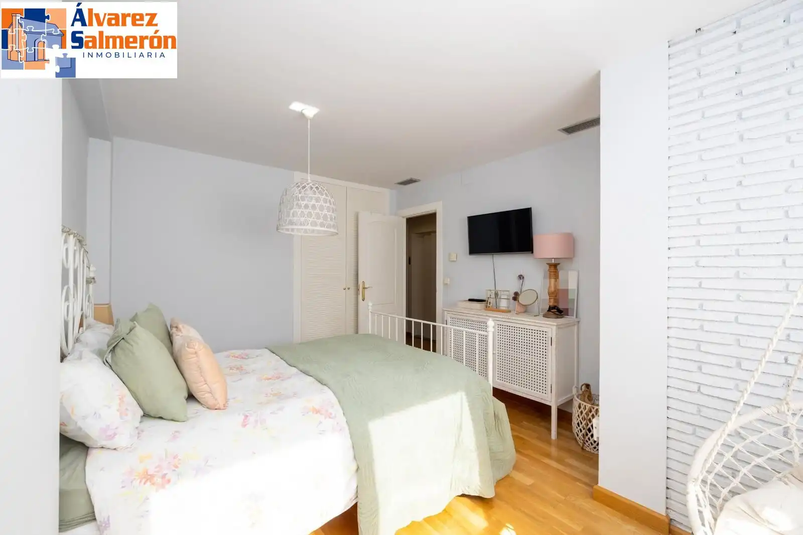 Habitación de Casa adosada en venta en Granada con Aire acondicionado, Calefacción y Terraza