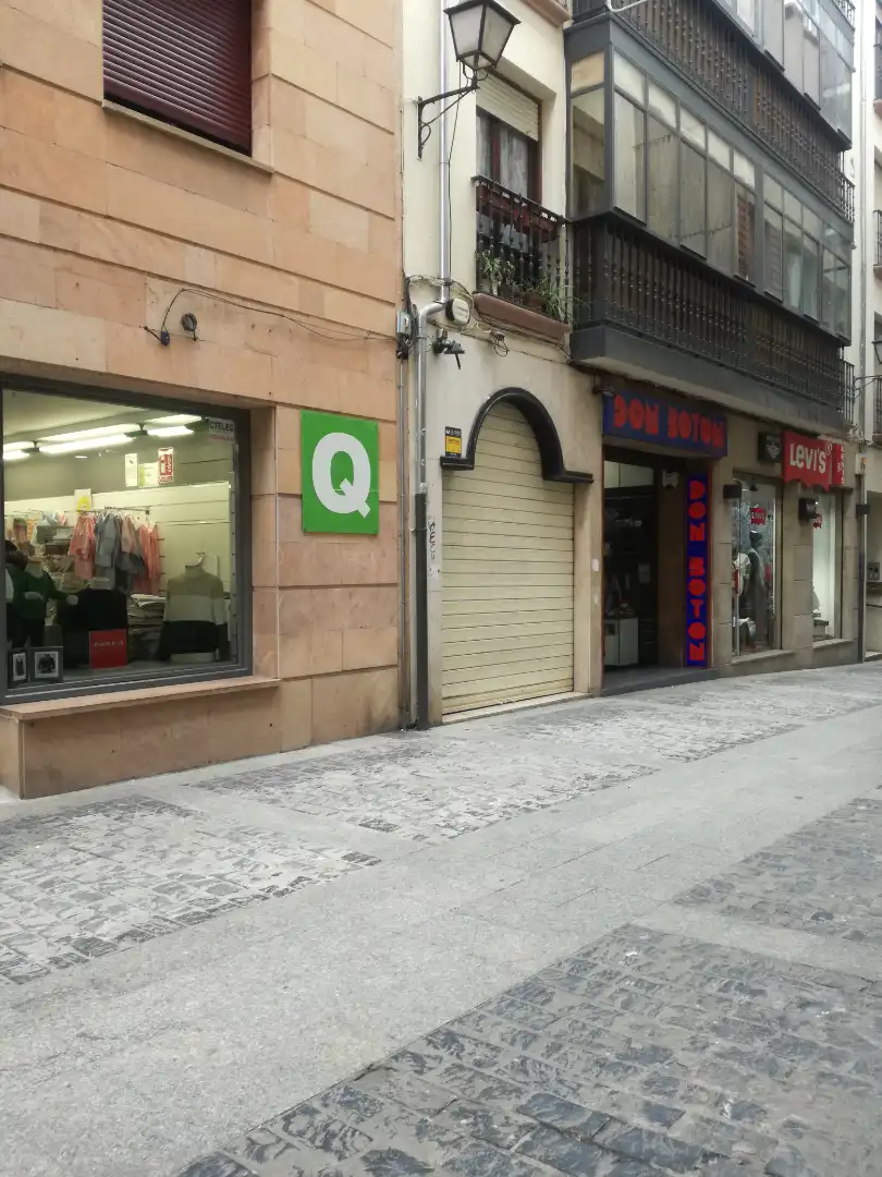 Local comercial en venta en Travesía Teatinos 4