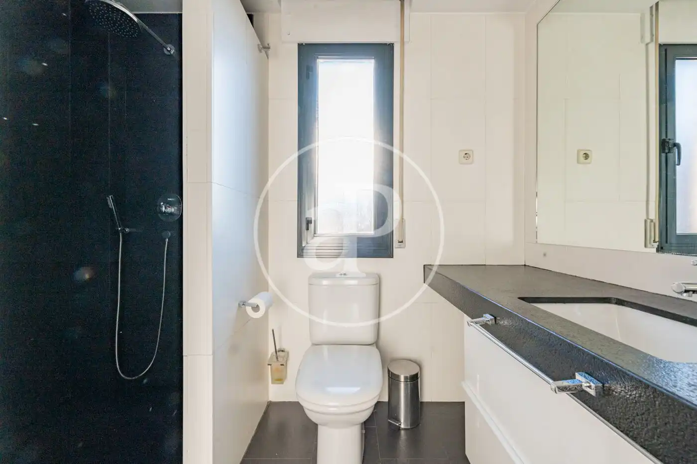 Badezimmer von Wohnung zum Verkauf in La Moraleja mit Klimaanlage, Heizung und Privatgarten