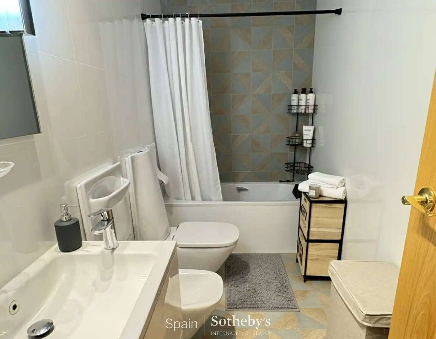 Baño de Apartamento en venta en Sitges con Jardín privado, Terraza y Trastero