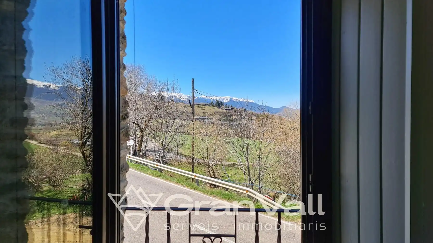 Vista exterior de Casa adosada en venda en Fontanals de Cerdanya amb Calefacció