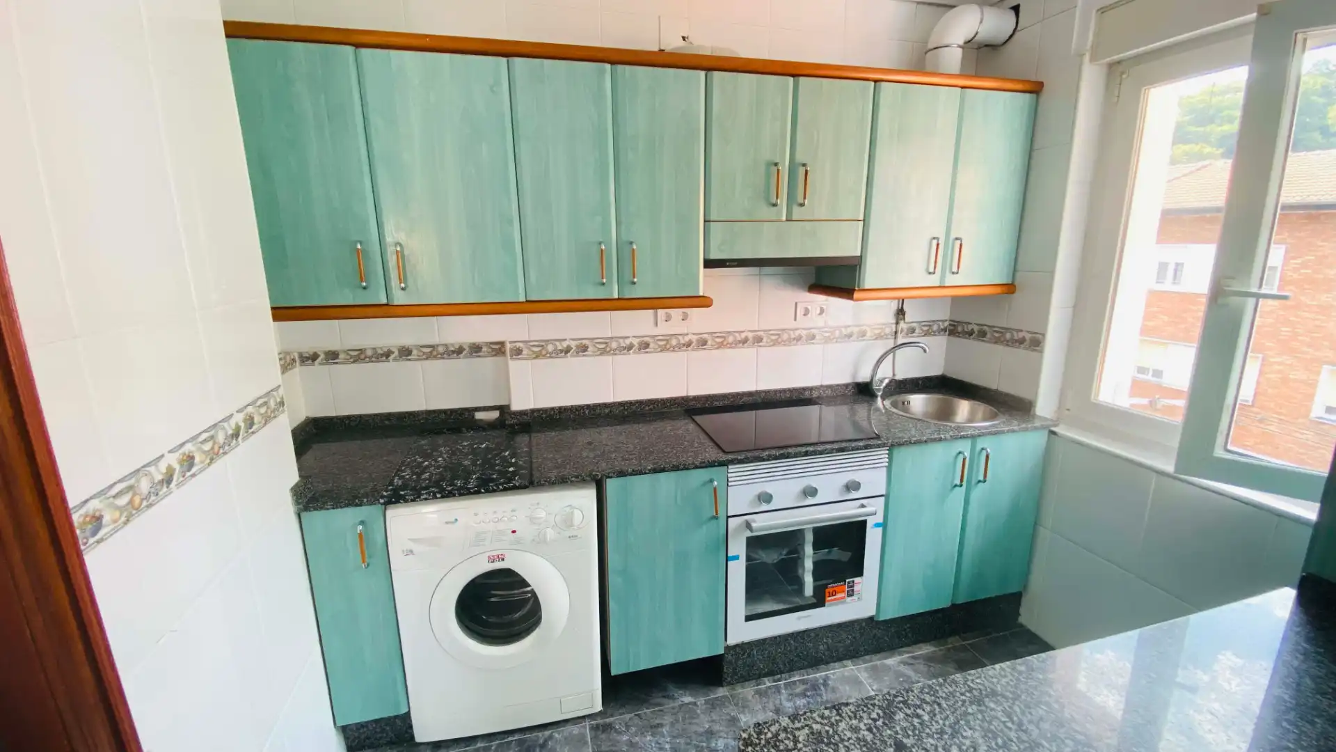 Cocina de Piso de alquiler en San Martín del Rey Aurelio con Trastero, Amueblado y Horno