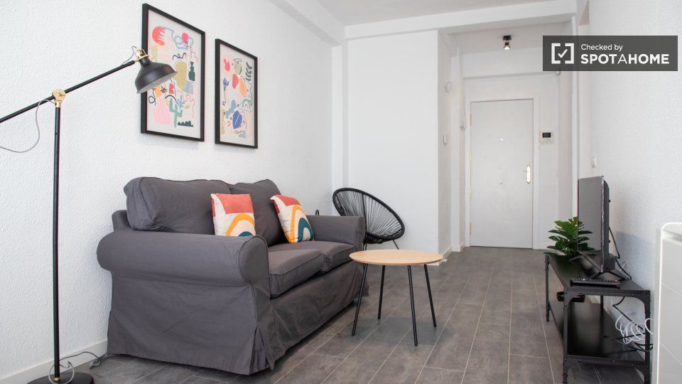 Living room of Flat to rent in  Madrid Capital  with Air Conditioner, Heating and Furnished