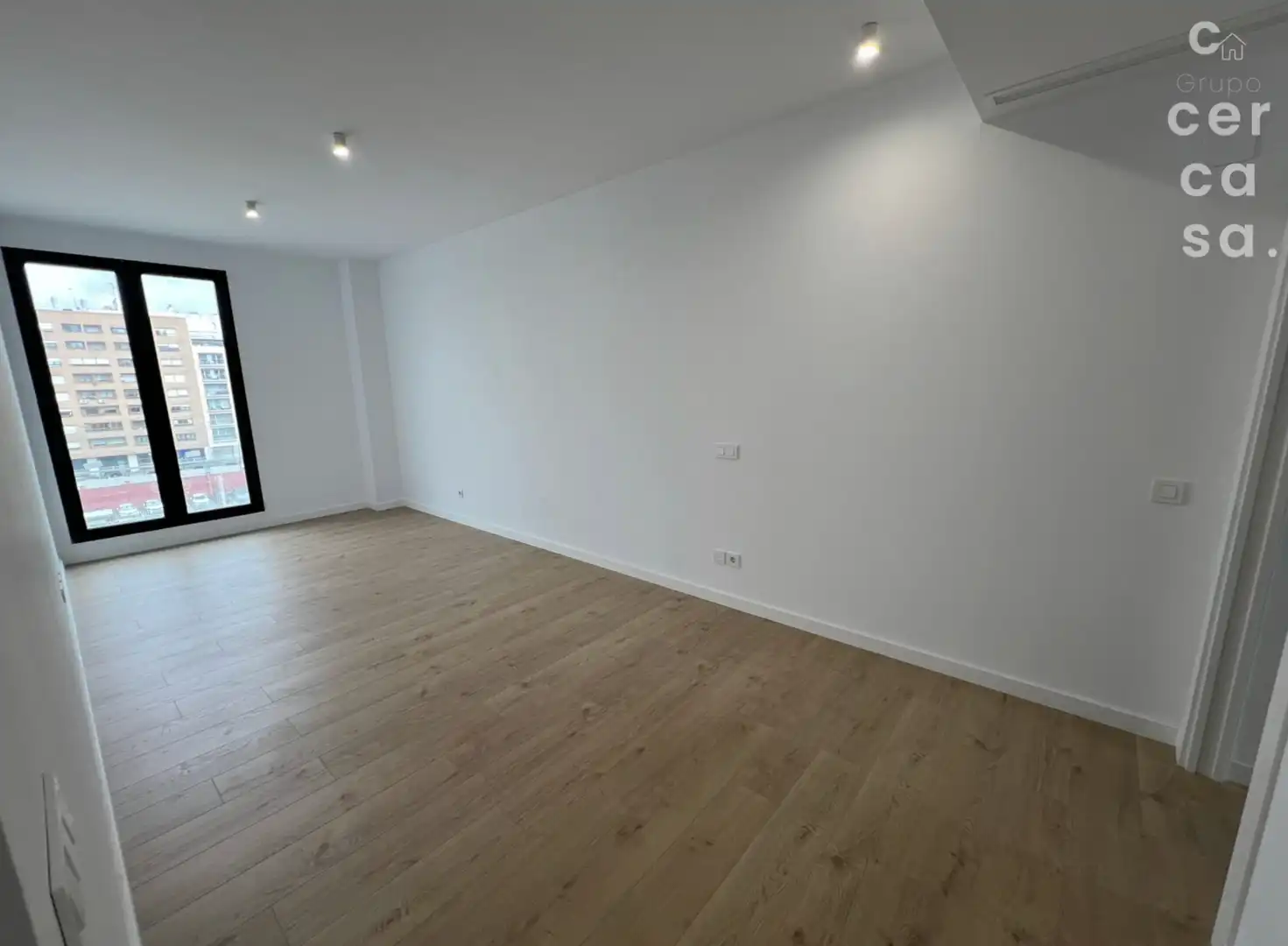Flat for rent in Valencia  with Air Conditioner, Heating and Storage room
