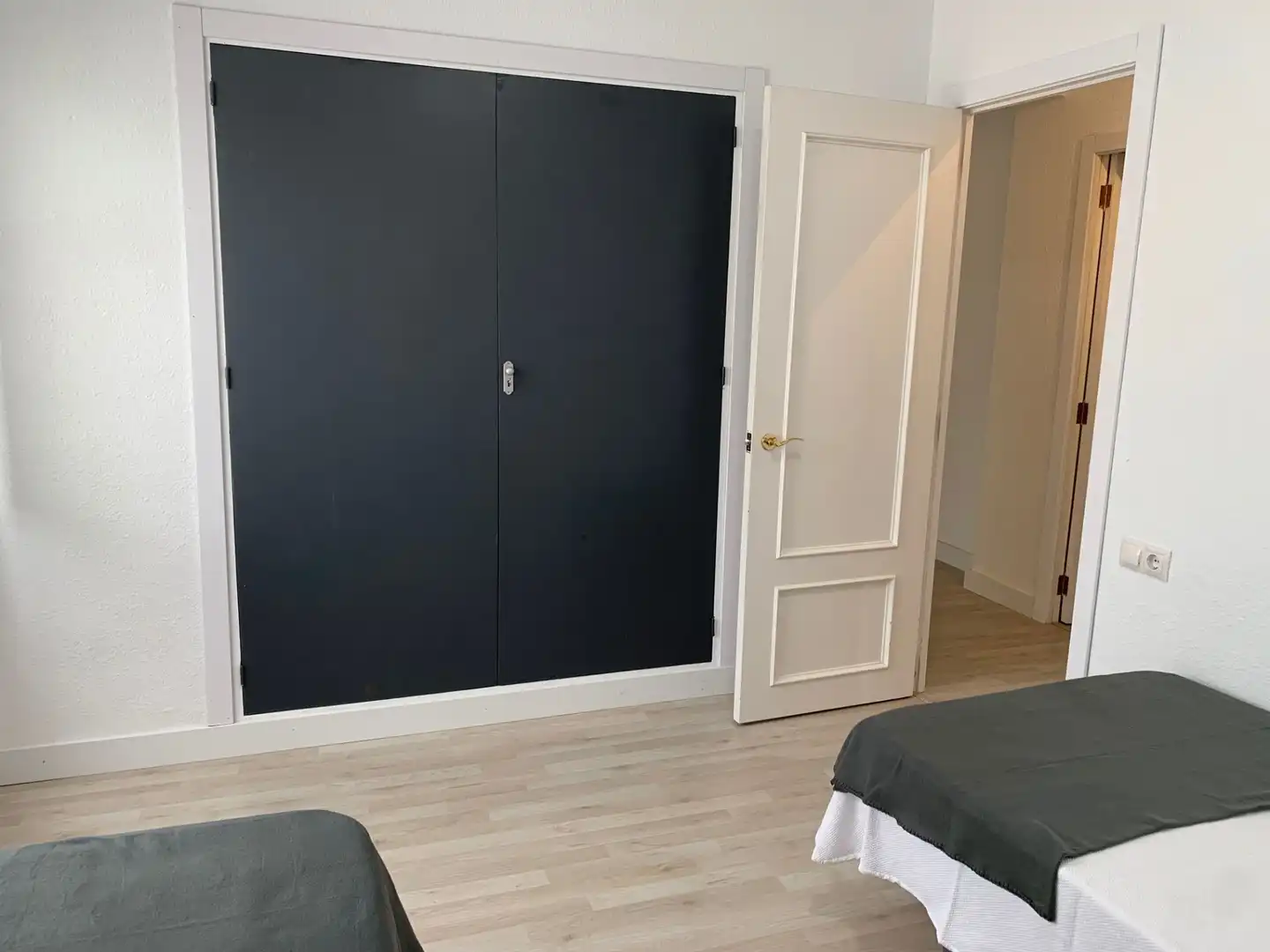 Bedroom of Flat for rent in Valencia  with Air Conditioner, Heating and Furnished